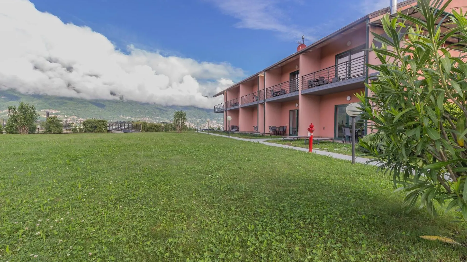Brezza Del Lario Monolocale Con Soppalco By Varenna Holidays Dervio Italia