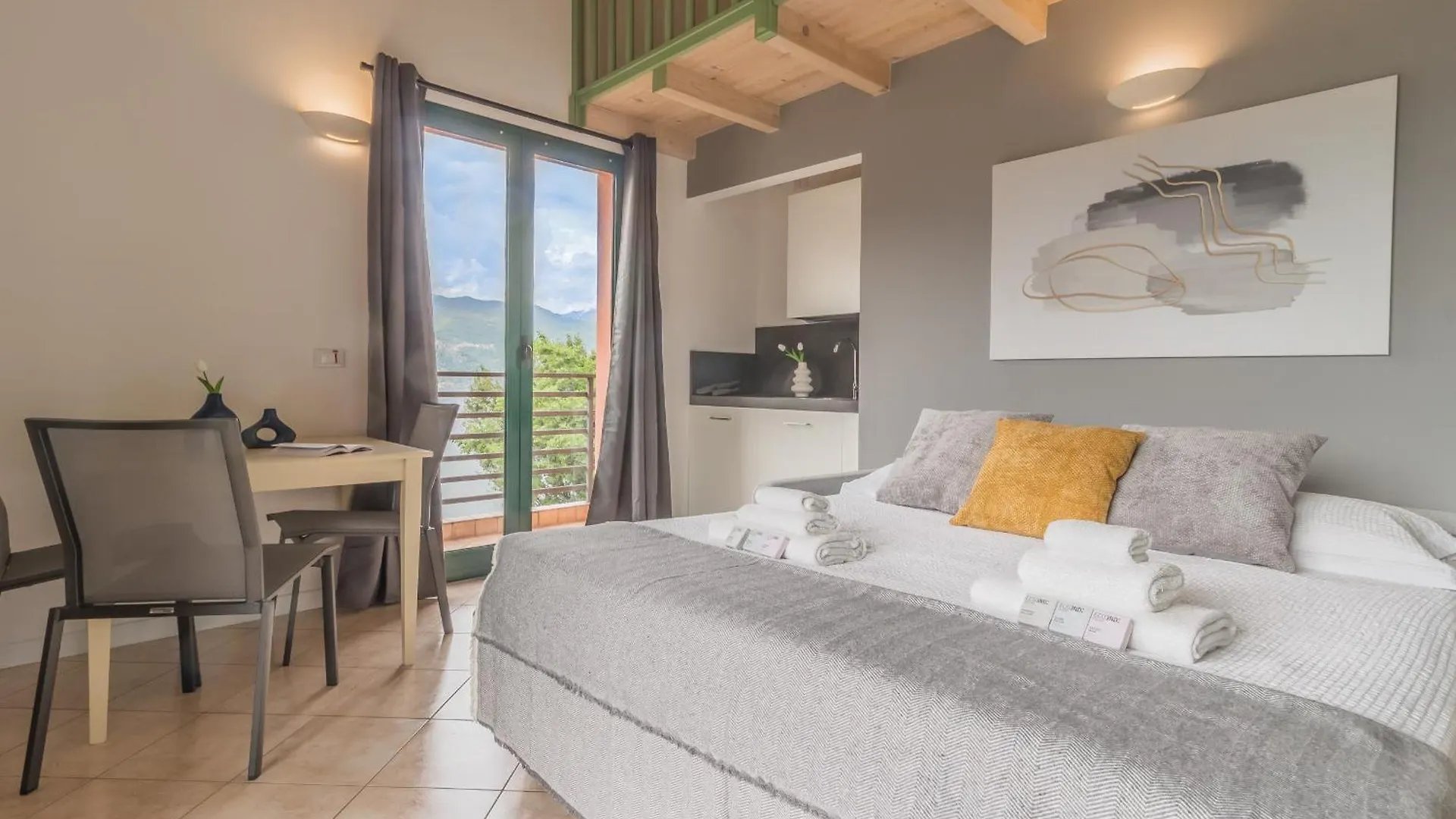 Brezza Del Lario Monolocale Con Soppalco By Varenna Holidays Dervio Apartamento